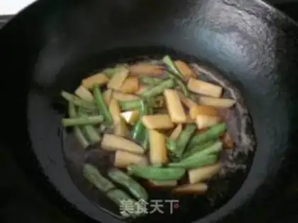 Make Braised potatoes with green beans step 5