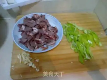 Make stir-fried pepper with pork heart step 2