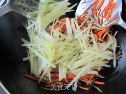 Make stir-fried shredded potatoes step 8