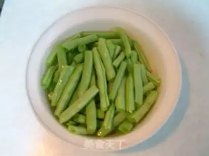 Make Dry stir-fried green beans step 0
