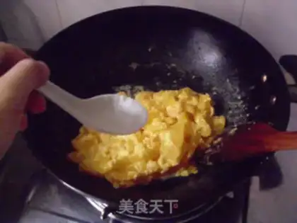 Make stir-fried pumpkin with salted egg yolk step 8
