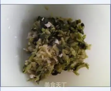 Make stir-fried shredded pork with red snow step 0