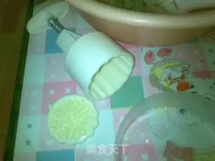 Make Homemade simple mung bean cake step 7