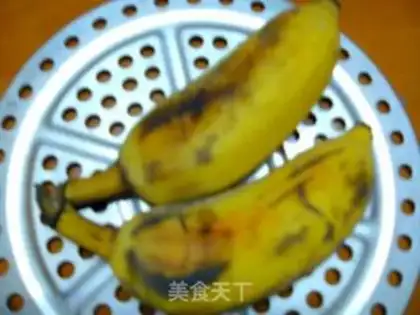 Make wheat fragrant banana black rice roll step 0