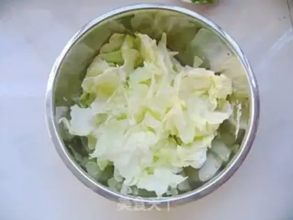 Make Tomato version of shredded cabbage step 0
