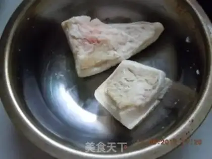 Make Green pepper and lotus white cooked pork step 1