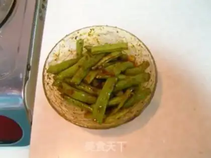 Make Dry stir-fried green beans step 5