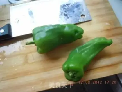 Make Green pepper and lotus white cooked pork step 2