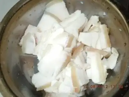 Make Green pepper and lotus white cooked pork step 4
