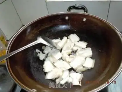 Make Green pepper and lotus white cooked pork step 5