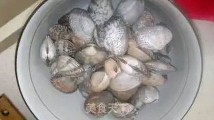 Make stir-fried clams with spicy sauce step 1