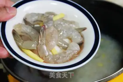 Make Pastoral fresh shrimp porridge step 5