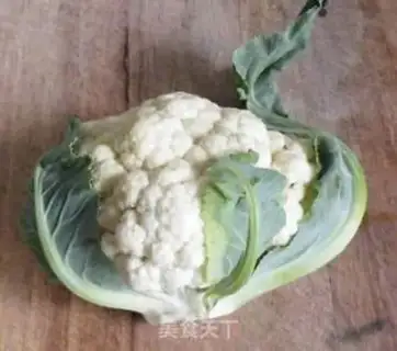 Make fried pork with cauliflower and fungus step 0