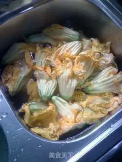 Make Crispy pumpkin flowers step 0