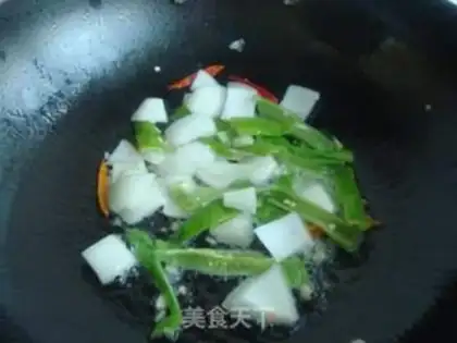 Make Erjiezi fried noodles step 6