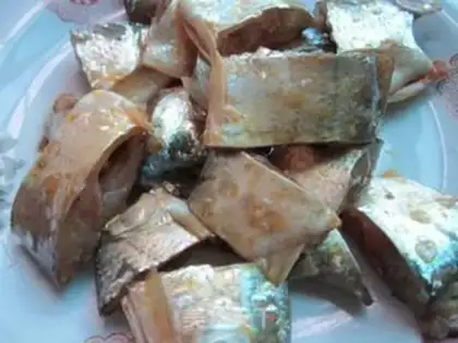 Make fried small yellow croaker step 1
