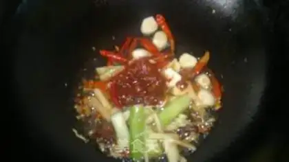 Make stir-fried clams with spicy sauce step 3