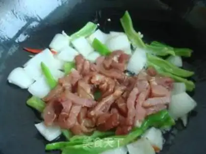 Make Erjiezi fried noodles step 7