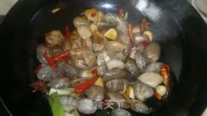 Make stir-fried clams with spicy sauce step 4