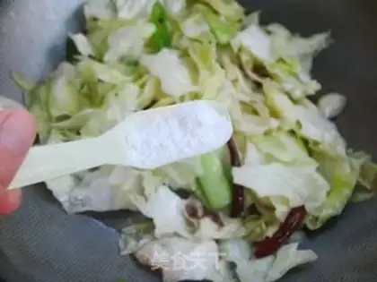 Make Tomato version of shredded cabbage step 7