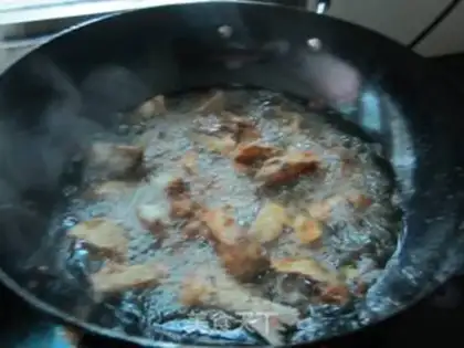 Make fried small yellow croaker step 3