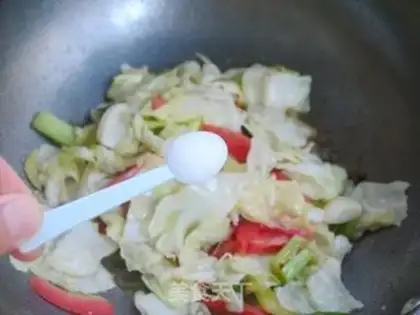 Make Tomato version of shredded cabbage step 10