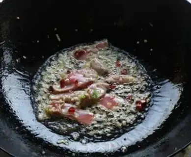 Make wheat fragrant banana black rice roll step 12