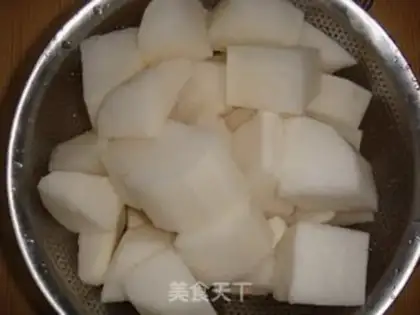 Make Braised beef brisket with white radish step 1