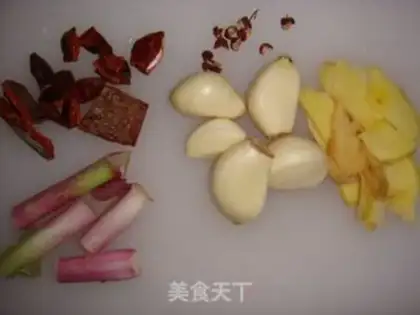 Make Braised beef brisket with white radish step 2