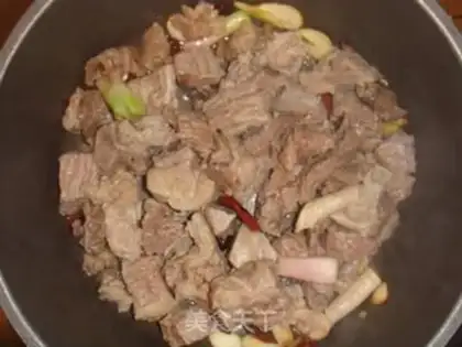Make Braised beef brisket with white radish step 4