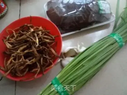 Make stir-fried yellow flowers with fungus step 0