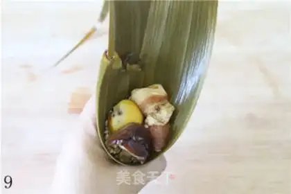 Make Chestnut and mushroom meat rice dumplings step 8