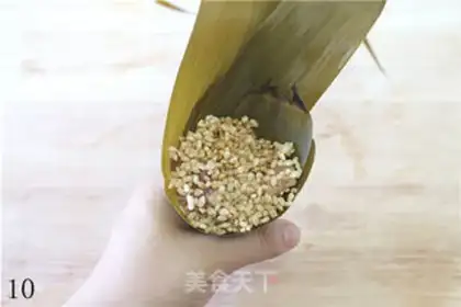 Make Chestnut and mushroom meat rice dumplings step 9