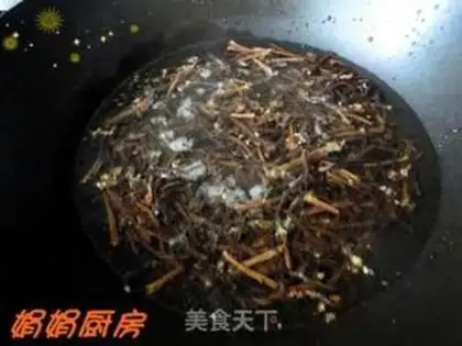 Make Stewed pork with dried bracken step 2