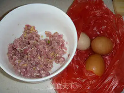 Make Steamed eggs with minced pork step 0