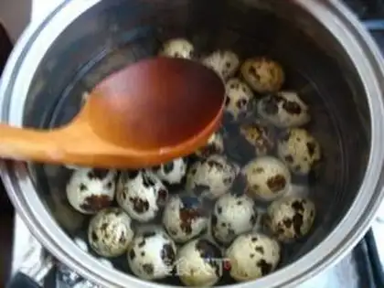 Make Spicy quail eggs step 1