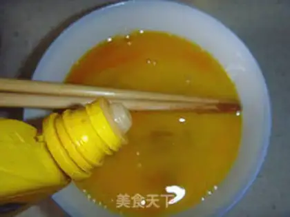 Make Steamed eggs with minced pork step 1