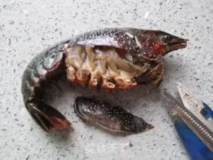 Make braised crayfish step 4