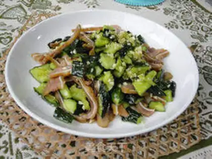 Make Garlic and cucumber mixed with pork ears step 9