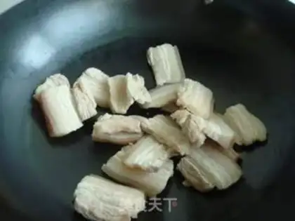 Make Stewed pork belly with cured fish and tofu bamboo step 3