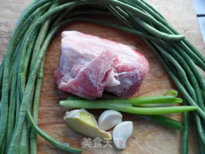 Make stir-fried cowpea pork belly step 0