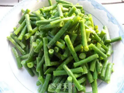 Make stir-fried cowpea pork belly step 4
