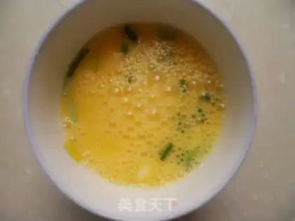 Make Scrambled eggs with ham and green vegetables step 1