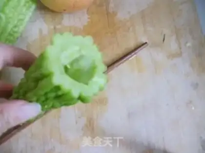 Make Balsam pear apple drink step 0