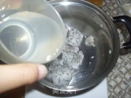 Make dragon fruit jelly step 1