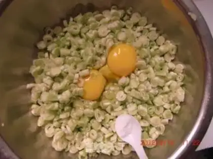 Make lentil egg cake step 3