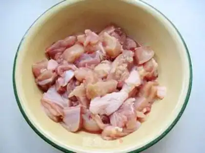 Make stir-fried chicken diced with pepper step 1