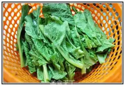 Make Saute lily lettuce and bamboo shoots leaves in soy sauce step 1