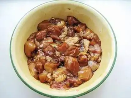 Make stir-fried chicken diced with pepper step 2