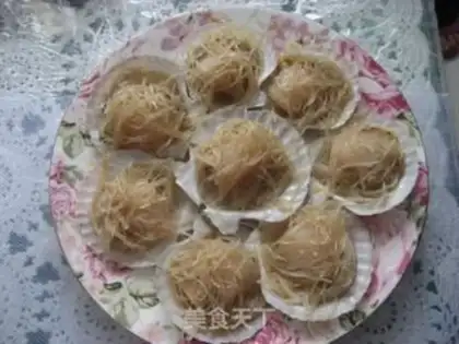 Make Steamed scallops with garlic and vermicelli step 1